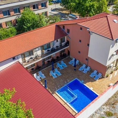 Family Hotel Preslav Exteriér fotografie